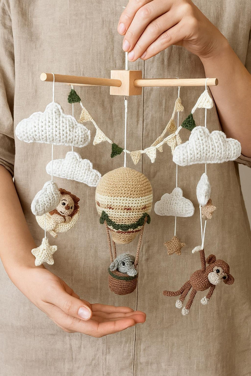 Gehäkeltes Baby-Mobile mit Tieren und Sternen – Ansicht 3 – Maschenblüte