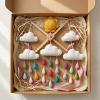 Gehäkeltes Baby-Mobile mit Wolken, Regentropfen und Regenbogen – Ansicht 6 – Maschenblüte