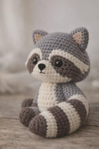Gehäkelter Waschbär als Amigurumi-Figur – Ansicht 4 – Maschenblüte