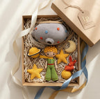Gehäkeltes Baby-Mobile mit Kleiner-Prinz-Motiv – Ansicht 3 – Maschenblüte