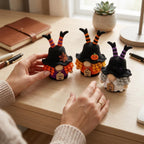 Candy Corn Gehäkelter Hexenzwerg, personalisierter Halloween-Plüsch, handgemachtes Herbstdekor, süßes Halloween-Geschenk