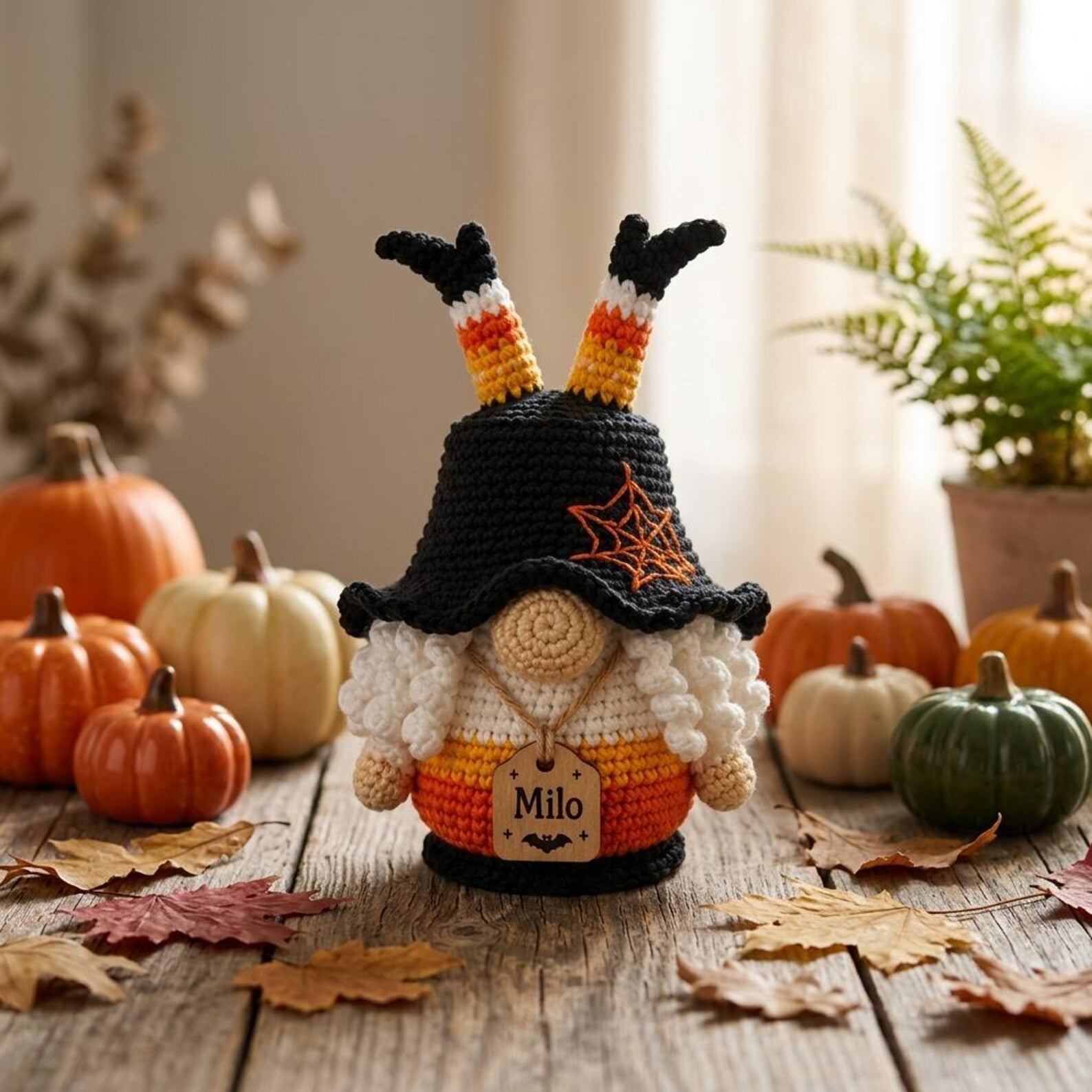 Candy Corn Gehäkelter Hexenzwerg, personalisierter Halloween-Plüsch, handgemachtes Herbstdekor, süßes Halloween-Geschenk