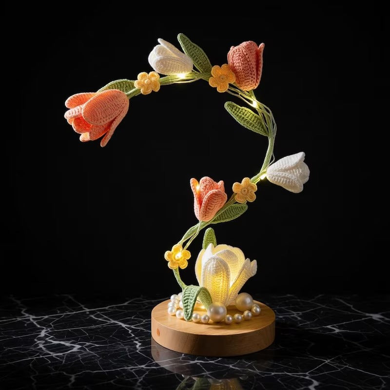 Gehäkelte Tulpenlampe, romantisches florales Nachtlicht, Tischdekoration aus Baumwollgarn