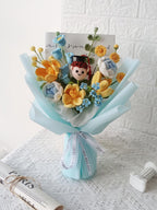 Gehäkelter Abschlussstrauß mit individueller Puppe, handgemachtes Blumengeschenk für Absolventin