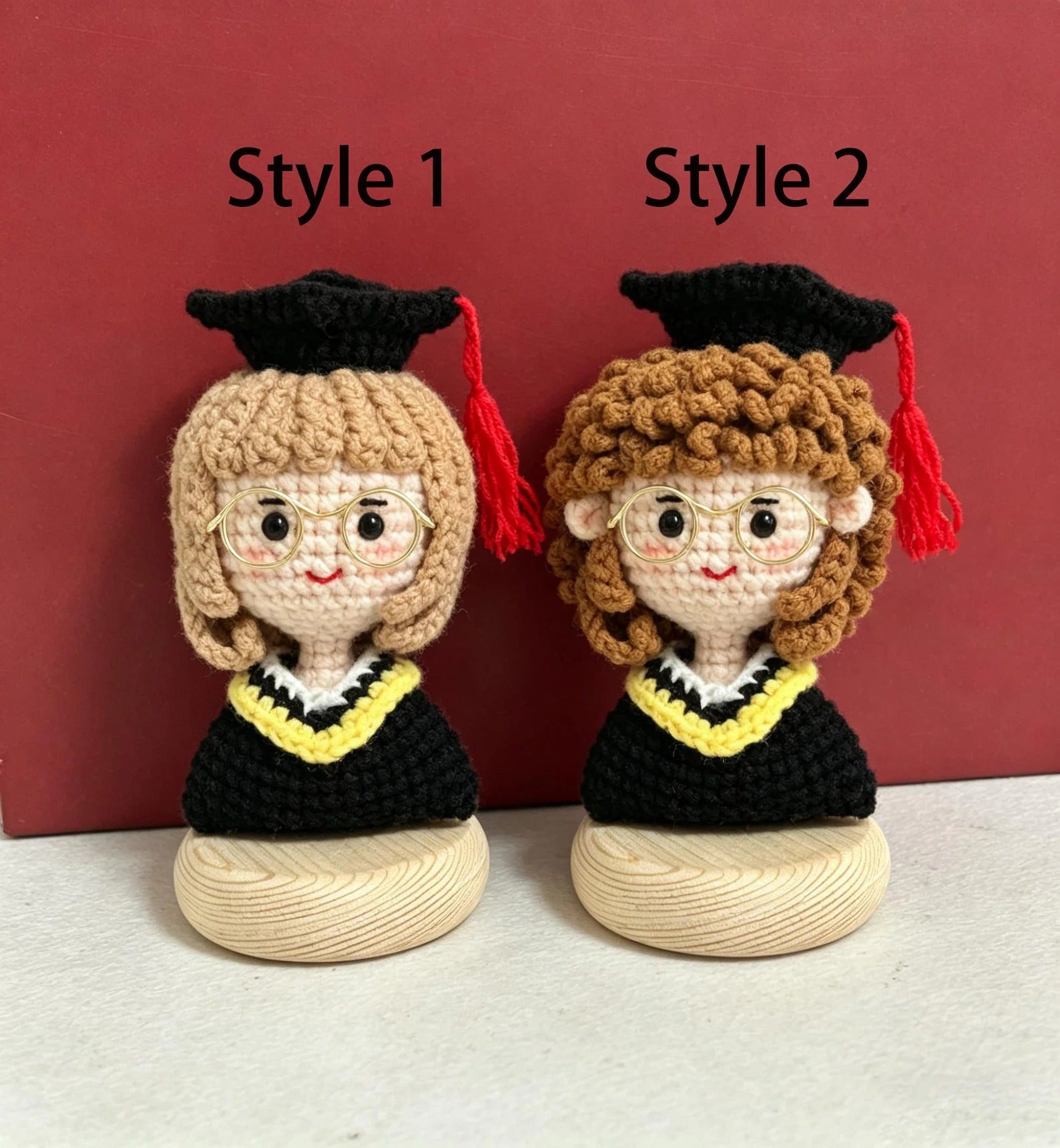 Häkelstrauß zum Abschluss, Amigurumi-Blume mit individueller Puppe, Andenken an die Klasse 2026, handgemachte Blumen für immer, Geschenk für Sie