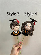 Häkelstrauß zum Abschluss, Amigurumi-Blume mit individueller Puppe, Andenken an die Klasse 2026, handgemachte Blumen für immer, Geschenk für Sie