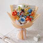 Häkelstrauß zum Abschluss, Amigurumi-Blume mit individueller Puppe, Andenken an die Klasse 2026, handgemachte Blumen für immer, Geschenk für Sie