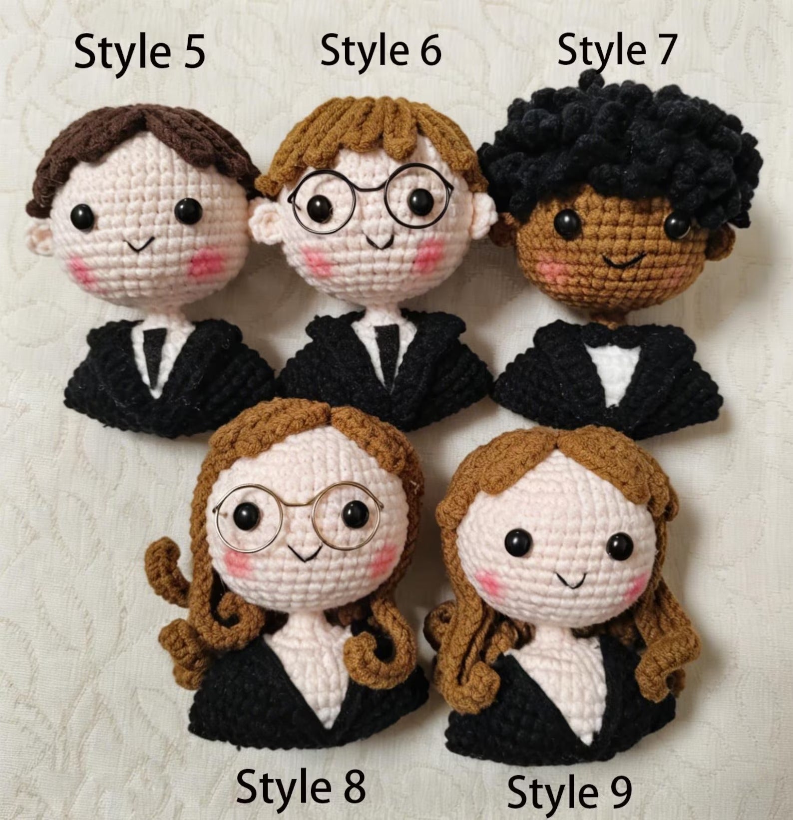 Häkelstrauß zum Abschluss, Amigurumi-Blume mit individueller Puppe, Andenken an die Klasse 2026, handgemachte Blumen für immer, Geschenk für Sie