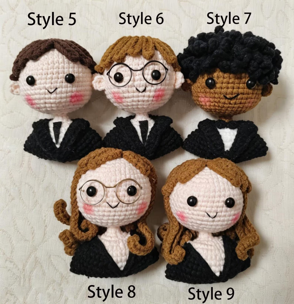 Häkelstrauß zum Abschluss, Amigurumi-Blume mit individueller Puppe, Andenken an die Klasse 2026, handgemachte Blumen für immer, Geschenk für Sie