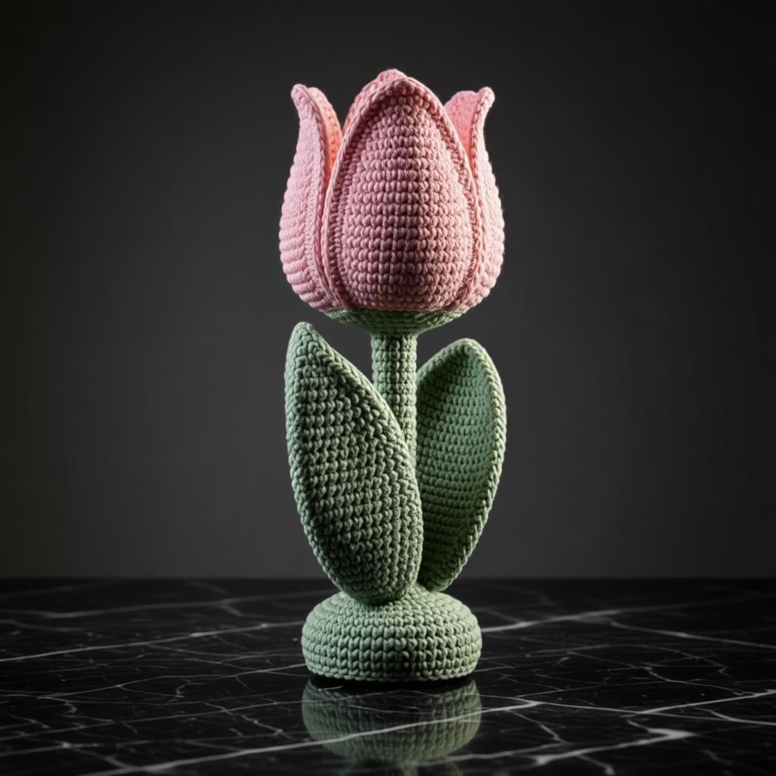 Handgefertigte gehäkelte Tulpenlampe: Rosa Blumen-Nachtlicht, Schlafzimmerdekoration, Baumwollgarn-Handwerk