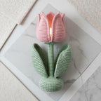 Handgefertigte gehäkelte Tulpenlampe: Rosa Blumen-Nachtlicht, Schlafzimmerdekoration, Baumwollgarn-Handwerk