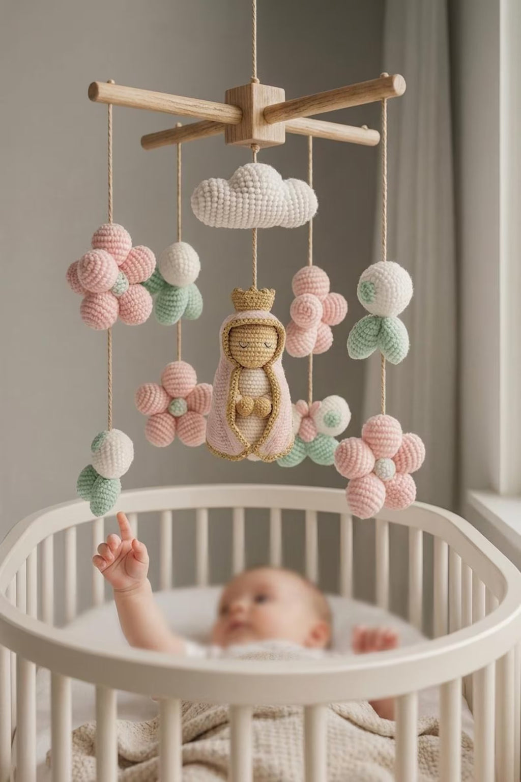 Handgefertigtes gehäkeltes Blumen-Mobile der Jungfrau Maria, Prinzessinnen-Puppe-Kinderzimmer-Dekor, personalisiertes Babyzimmer-Geschenk