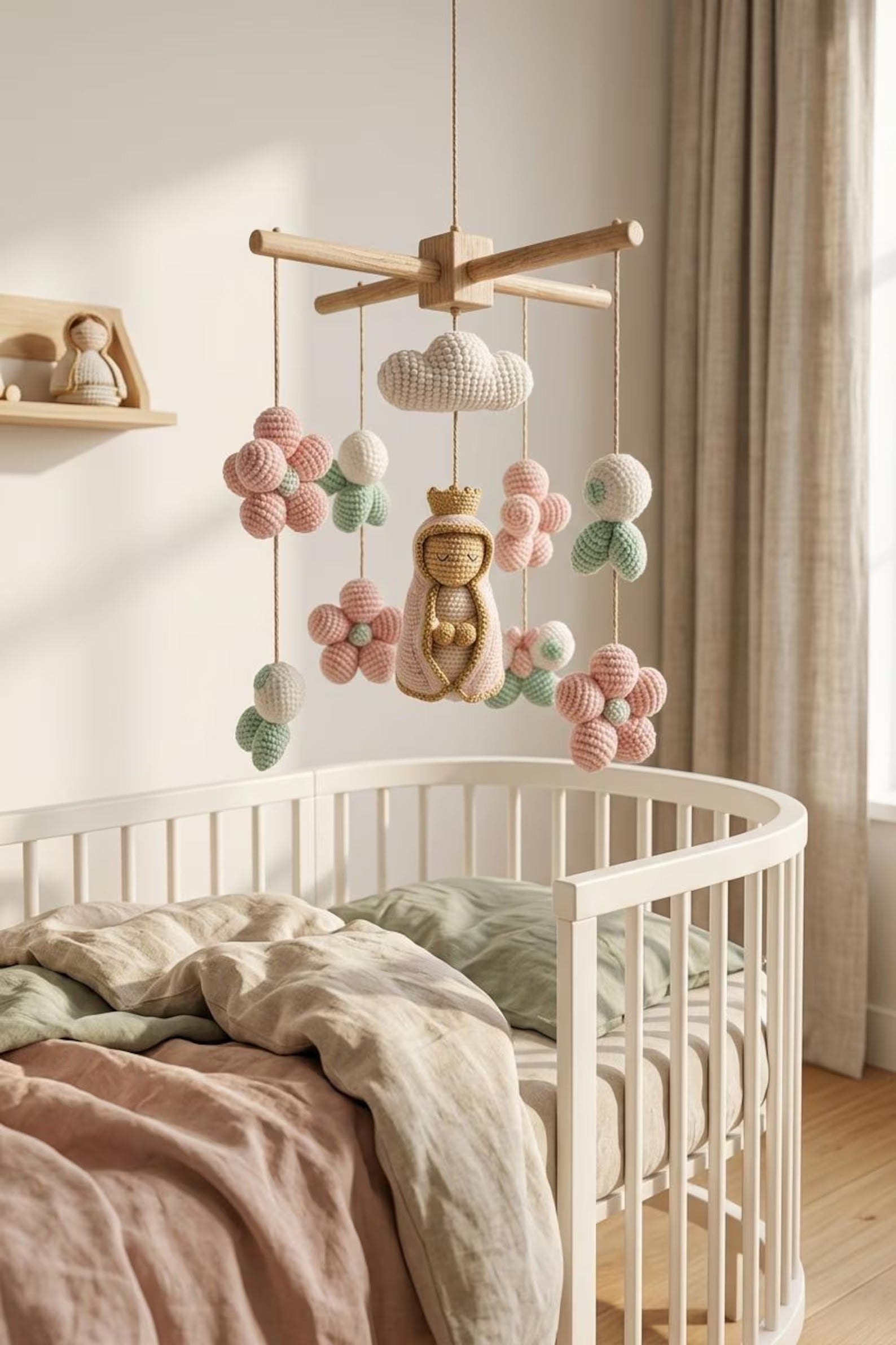 Handgefertigtes gehäkeltes Blumen-Mobile der Jungfrau Maria, Prinzessinnen-Puppe-Kinderzimmer-Dekor, personalisiertes Babyzimmer-Geschenk