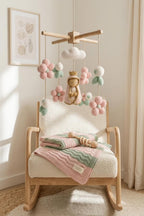 Handgefertigtes gehäkeltes Blumen-Mobile der Jungfrau Maria, Prinzessinnen-Puppe-Kinderzimmer-Dekor, personalisiertes Babyzimmer-Geschenk