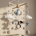 Handgefertigtes gehäkeltes Pinguin-Baby-Mobile, Wolke und Stern-Kinderzimmer-Mobile, personalisiertes Babydekor, Pinguin-Amigurumi-Mobile