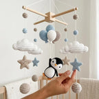 Handgefertigtes gehäkeltes Pinguin-Baby-Mobile, Wolke und Stern-Kinderzimmer-Mobile, personalisiertes Babydekor, Pinguin-Amigurumi-Mobile