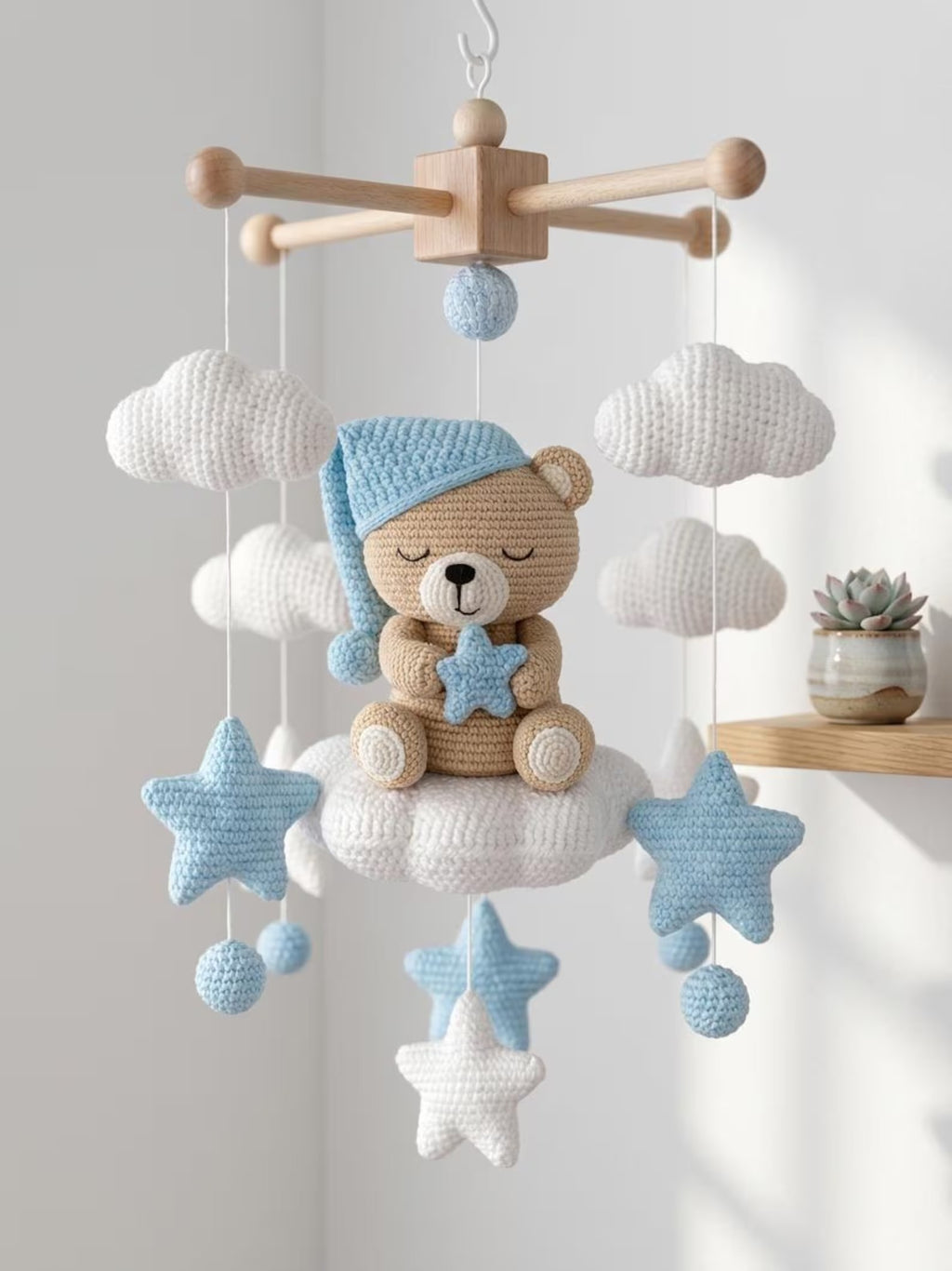 Handgefertigtes Häkel-Bär-Baby-Mobile, Schlafendes Bär-Kinderzimmer-Mobile, Gehäkelte Sterne und Wolken, personalisiertes Babyzimmer-Dekor-Geschenk