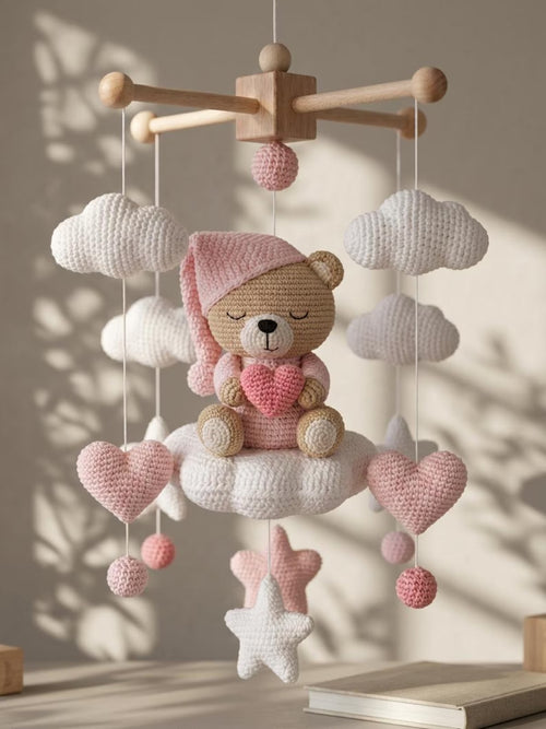 Handgefertigtes Häkel-Bär-Baby-Mobile, Schlafendes Bär-Kinderzimmer-Mobile, Gehäkelte Sterne und Wolken, personalisiertes Babyzimmer-Dekor-Geschenk