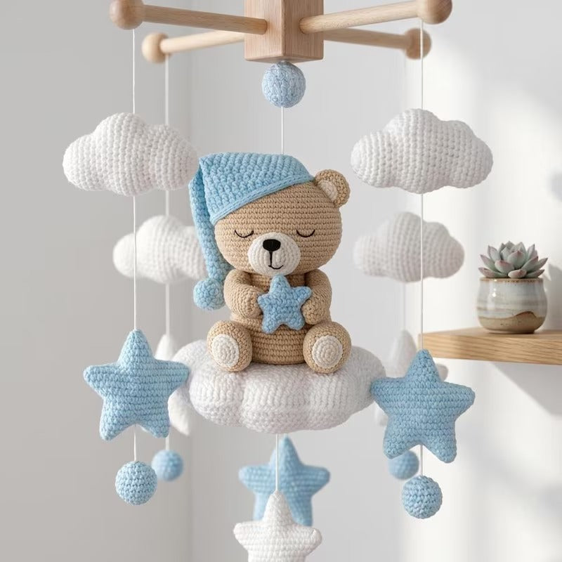 Handgefertigtes Häkel-Bär-Baby-Mobile, Schlafendes Bär-Kinderzimmer-Mobile, Gehäkelte Sterne und Wolken, personalisiertes Babyzimmer-Dekor-Geschenk